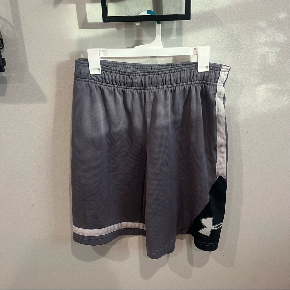 Gray and Black Under Armour Basketball Shorts Size Medium